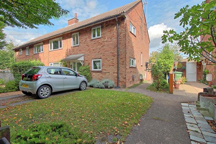2 Bedroom Maisonette For Sale In Rayson Way, Cambridge, CB5