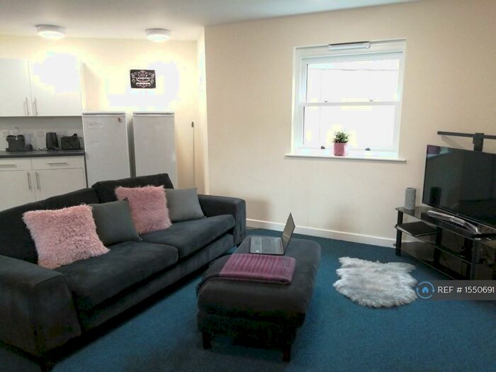 6 Bedroom Flat To Rent In Moss Yard, Leamington Spa, CV31