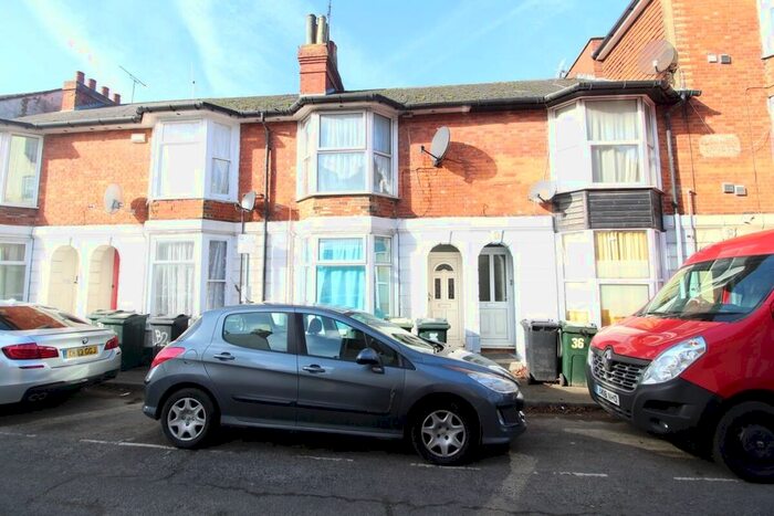 2 Bedroom Flat To Rent In Park Road North, Ashford TN24
