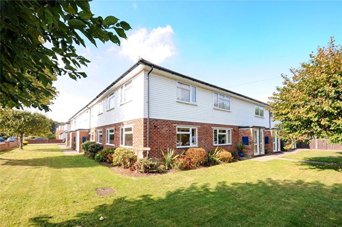 2 Bedroom Flat To Rent In Lakeside Court, Robyns Way, Sevenoaks, Kent, TN13