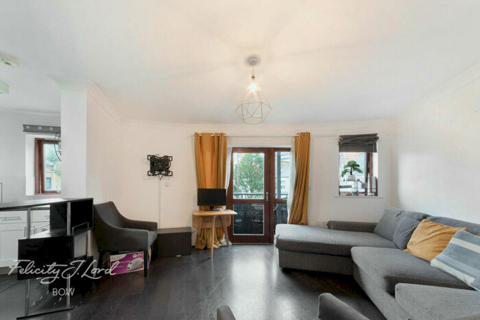 1 Bedroom Apartment For Sale In Morris Road, London, E14