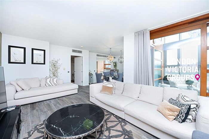 3 Bedroom Flat To Rent In Falcon Wharf, Lombard Road London, SW11