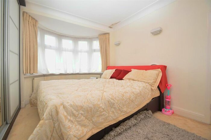 3 Bedroom Terraced House For Sale In Eastern Avenue, Redbridge, IG4