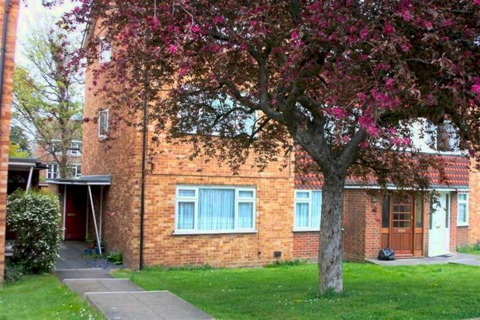 2 Bedroom Maisonette To Rent In Millside, Carshalton, Surrey SM5