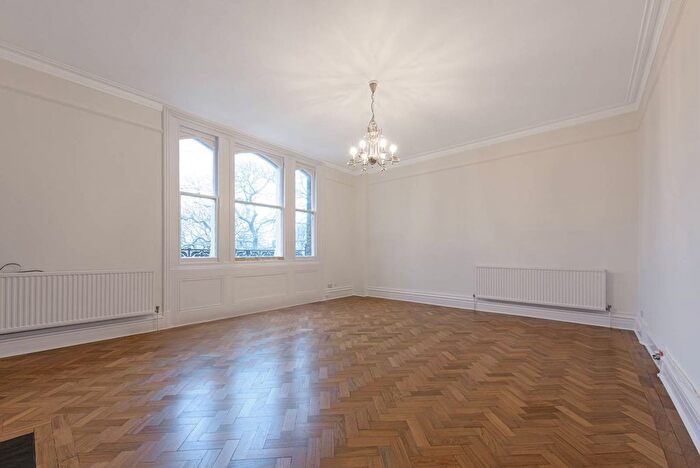 2 Bedroom Flat For Sale In Fitzjohns Avenue, Hampstead, London, NW3