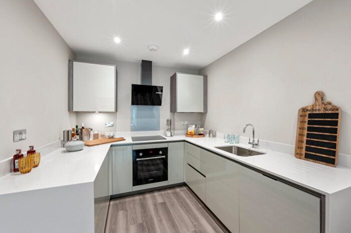 1 Bedroom Apartment For Sale In Queens Road, Weybridge, KT13