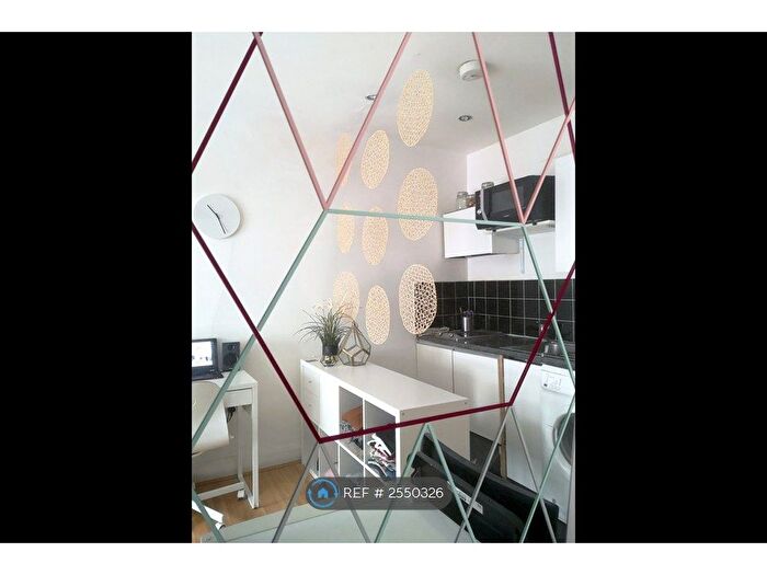 Studio To Rent In Harrow Road, London, W9