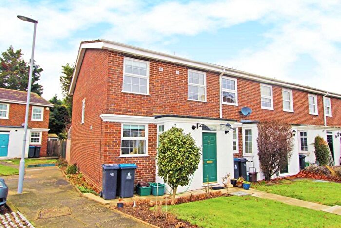 3 Bedroom End Of Terrace House To Rent In Spinney Close, New Malden, KT3