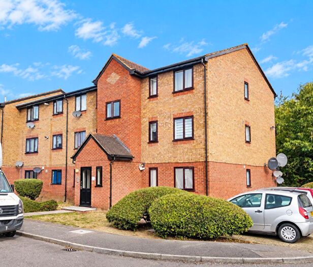 1 Bedroom Flat For Sale In Streamside Close, Edmonton, N9