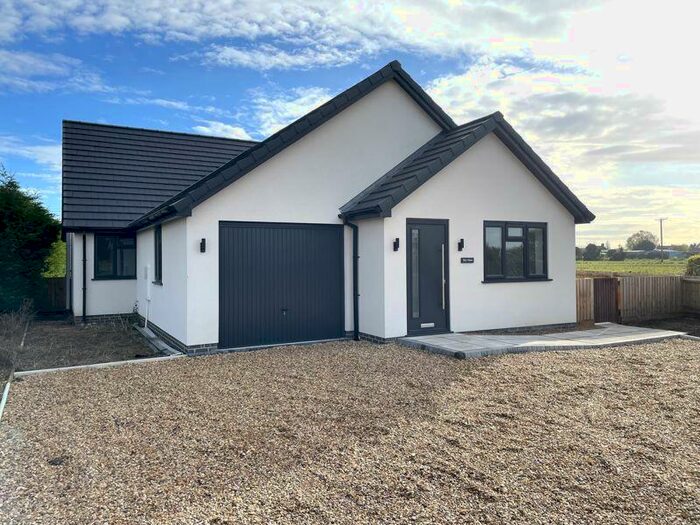 3 Bedroom Bungalow For Sale In Back Bank, Whaplode Drove, Spalding, PE12