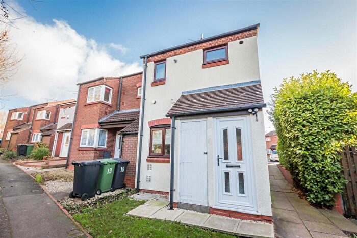 2 Bedroom End Of Terrace House To Rent In Slimbridge Close, Redditch, B97