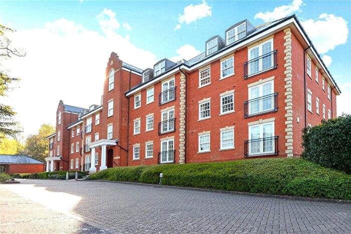 3 Bedroom Flat For Sale In Montague Close, Wokingham, Berkshire, RG40
