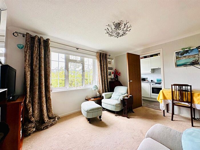 1 Bedroom Flat For Sale In Mayford Close, Beckenham, BR3