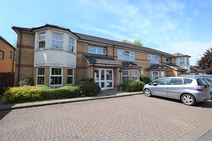 2 Bedroom Flat For Sale In Chatsworth Mews, Diamond Road, Watford, WD24