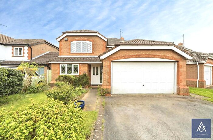 4 Bedroom Detached House For Sale In Oak Road, Brackley, Northamptonshire, NN13