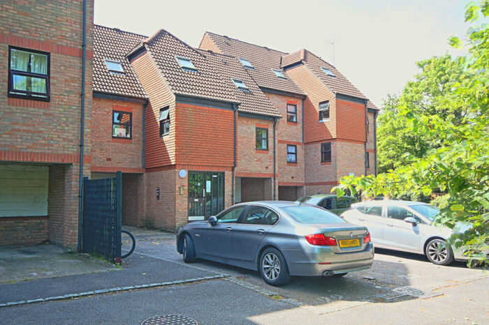 1 Bedroom Flat To Rent In Mount Hermon Road, Woking, GU22