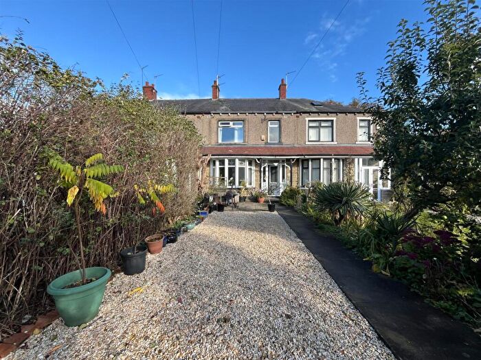 3 Bedroom Terraced House For Sale In Briarwood Grove, Bradford, BD6