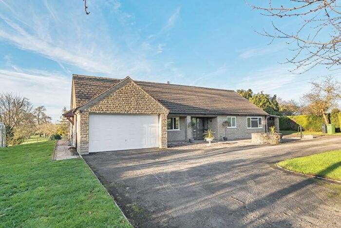 3 Bedroom Bungalow To Rent In Buckle Street, Ullington, WR11