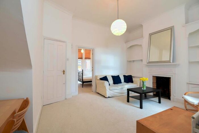 2 Bedroom Flat To Rent In Salisbury Road, Richmond, TW9