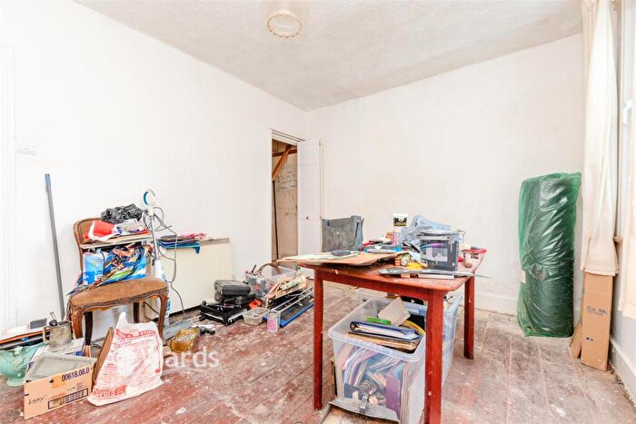 2 Bedroom Terraced House For Sale In Castle Road, Chatham, Kent, ME4