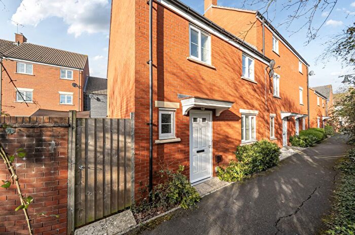3 Bedroom End Of Terrace House For Sale In Dolina Road, Haydon End, Swindon, SN25