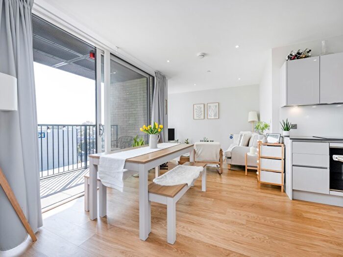 1 Bedroom Flat For Sale In Summerstown, London, SW17