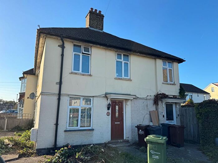 2 Bedroom Maisonette For Sale In Blake Avenue, Barking, IG11