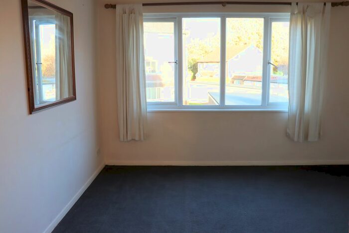 2 Bedroom Flat To Rent In Hallington Close, Goldswoth Park, Woking GU21