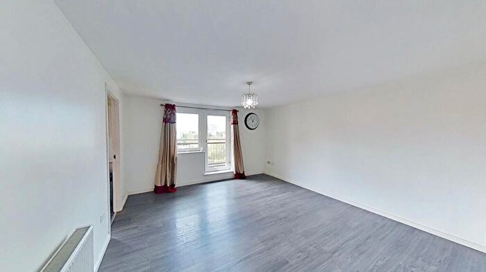 3 Bedroom Flat To Rent In Slateford Gait, Edinburgh, EH11