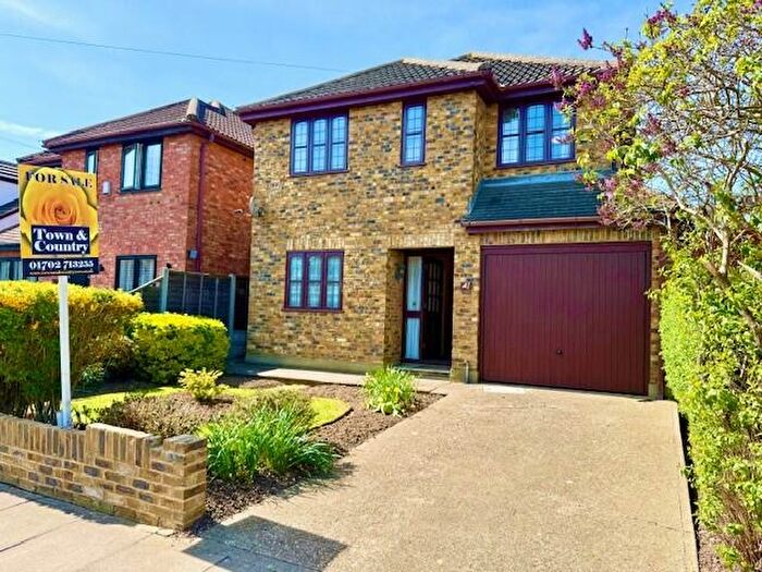 4 Bedroom Detached House For Sale In Scarborough Drive, Leigh-On-Sea, Essex, SS9
