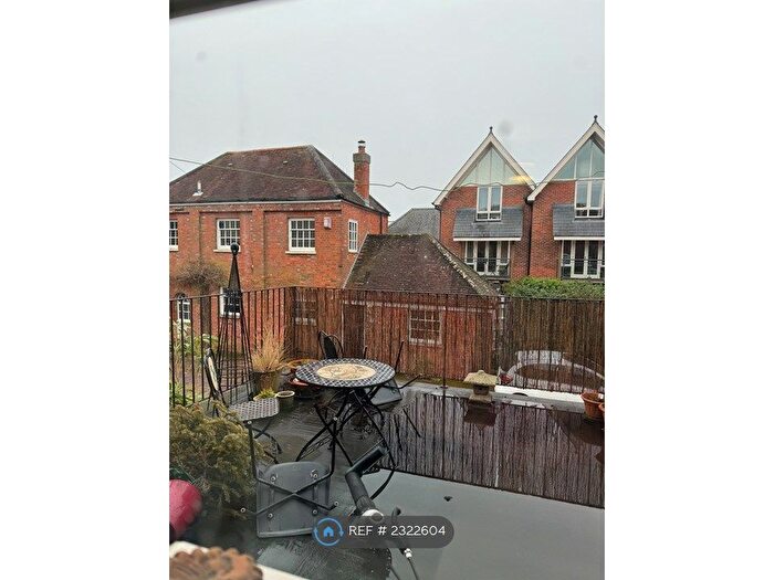 1 Bedroom Flat To Rent In New Street, Lymington, SO41