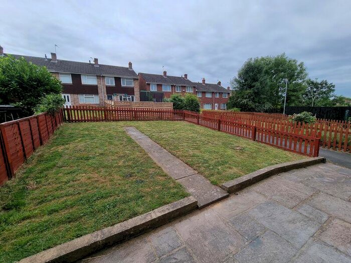 2 Bedroom Flat To Rent In Chiltern Close, Warmley, BS30