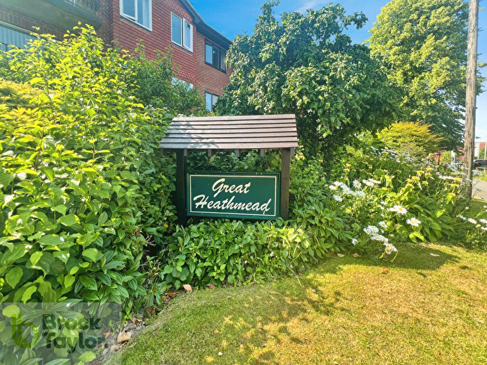 2 Bedroom Apartment For Sale In Great Heathmead, Haywards Heath, RH16