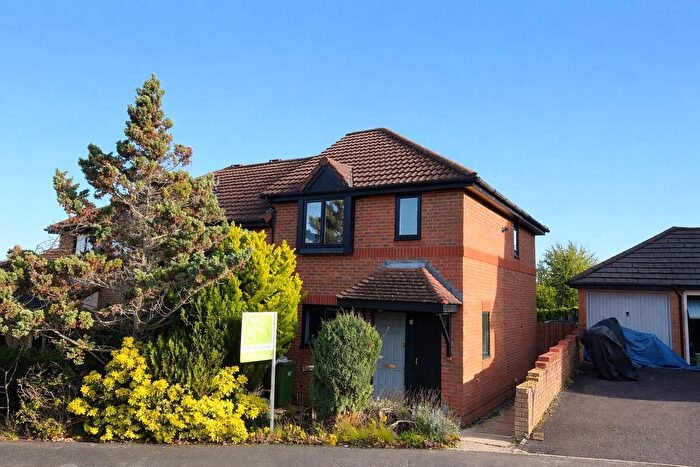 2 Bedroom End Of Terrace House For Sale In Cooke Rise, Warfield, Bracknell, Berkshire, RG42