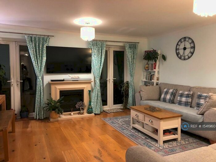 3 Bedroom End Of Terrace House To Rent In Colebrooke Road, Redhill, RH1