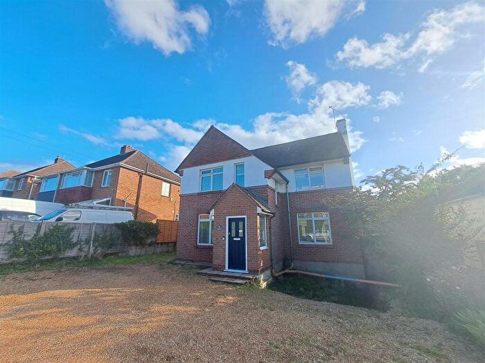 3 Bedroom Detached House For Sale In Winifred Road, Waterlooville, PO7