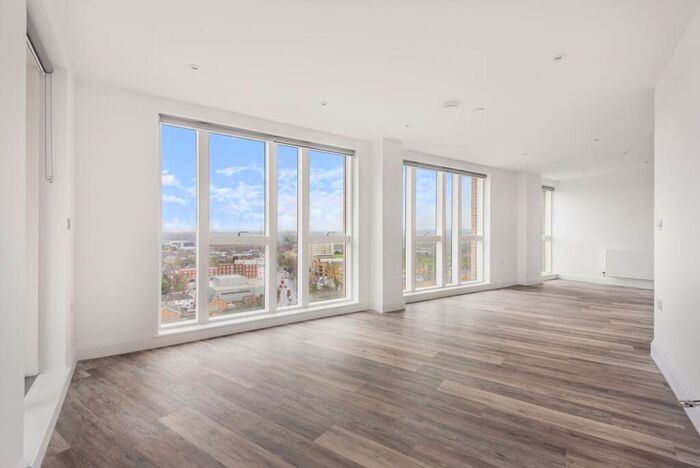 2 Bedroom Flat To Rent In St. Marks Road Bromley, BR2