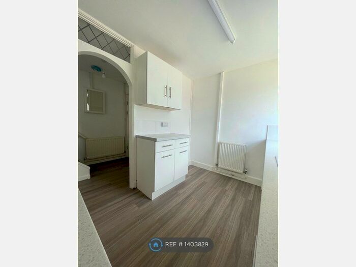 2 Bedroom Maisonette To Rent In Raeburn Road, Sheffield, S14