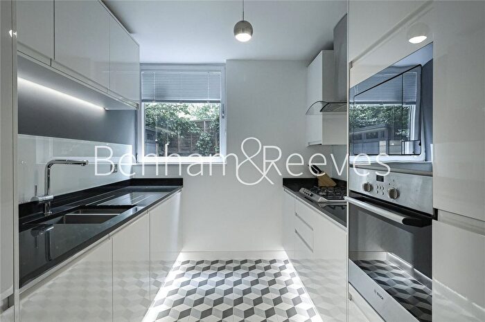 2 Bedroom Flat To Rent In Bridgeport Place, London, Kennet Street, E1W