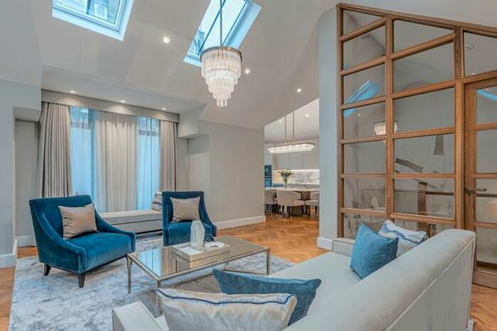 4 Bedroom Mews To Rent In Wimpole Street, London, W1G