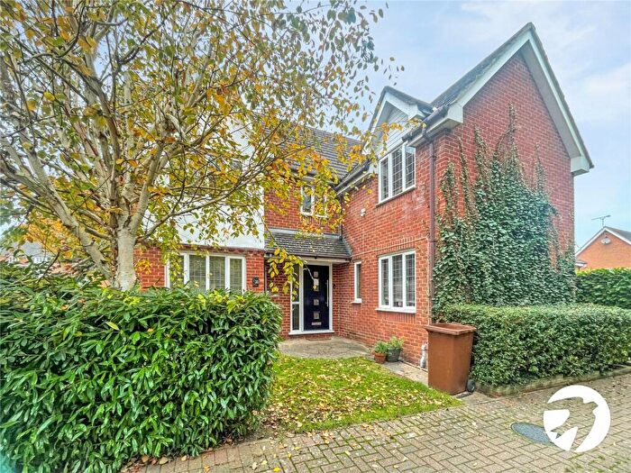 5 Bedroom House To Rent In Hertsfield Avenue, Rochester, Kent, ME2