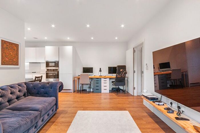 2 Bedroom Flat To Rent In Westleigh Avenue, Putney, SW15