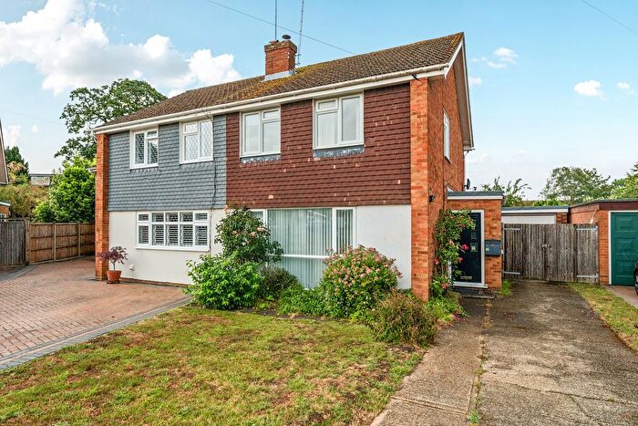 3 Bedroom Semi-Detached House For Sale In Magdalen Close, Byfleet, KT14