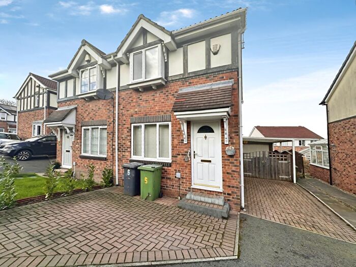 2 Bedroom Semi Detached House For Sale In Earlswood Mead, Pudsey, LS28