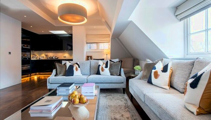 2 Bedroom Flat To Rent In Duke Street, Mayfair, London, W1K