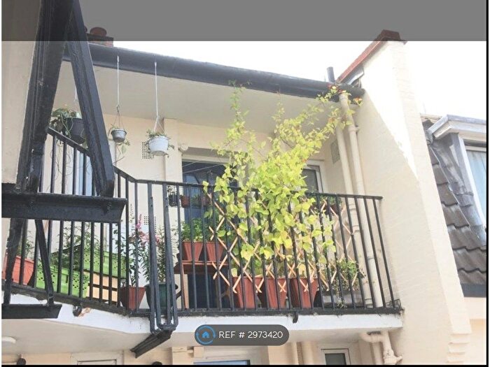 2 Bedroom Flat To Rent In Digby Street, London, E2