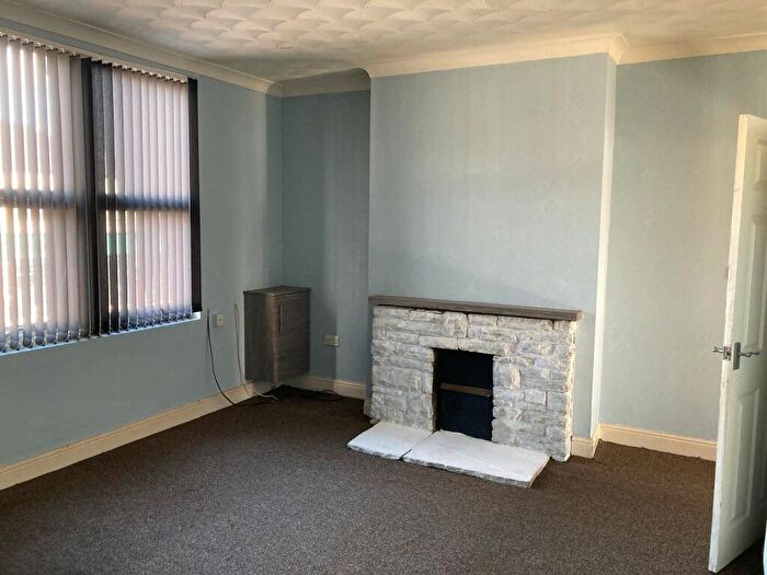 2 Bedroom Flat To Rent In A Austhorpe Road, Leeds, LS15