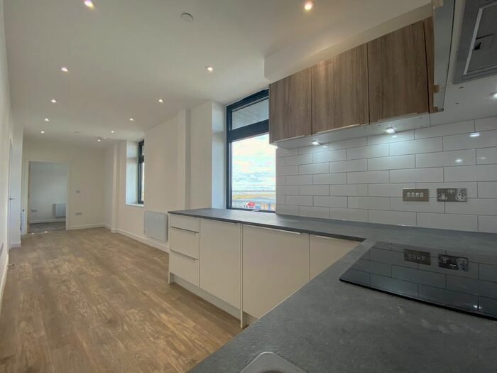 1 Bedroom Flat To Rent In London Road, Staines-Upon-Thames, Surrey, TW18