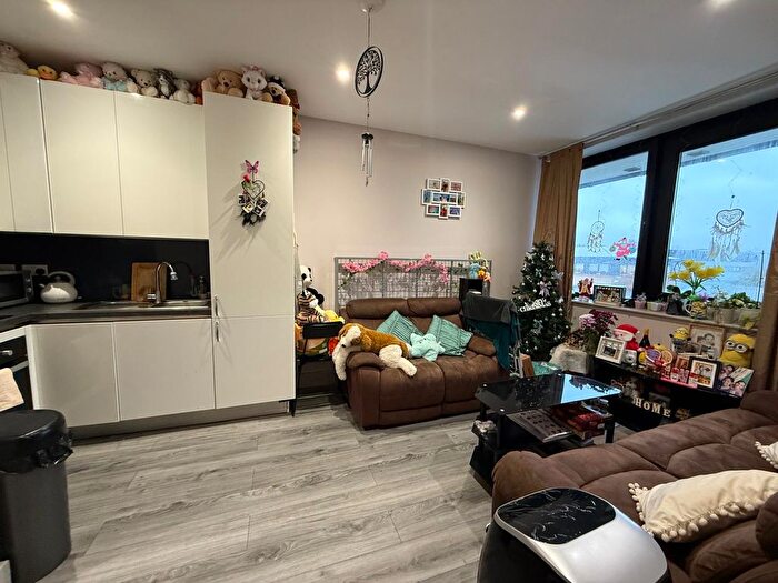 1 Bedroom Flat To Rent In Quilters Way, Stoke Mandeville, Aylesbury, HP22