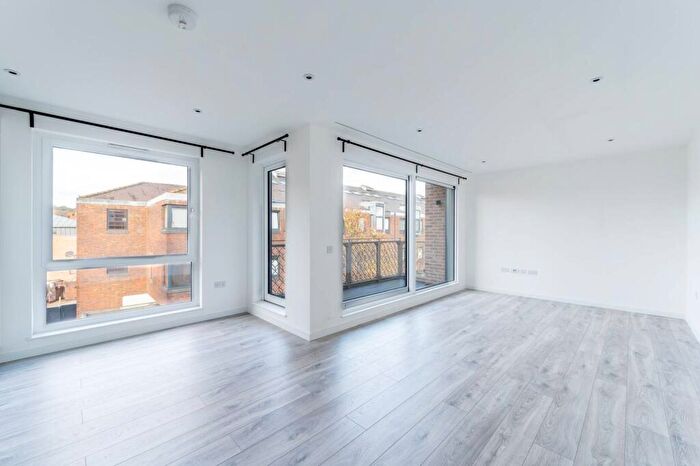 2 Bedroom Flat To Rent In Calum Court, Central Purley, Purley, CR8